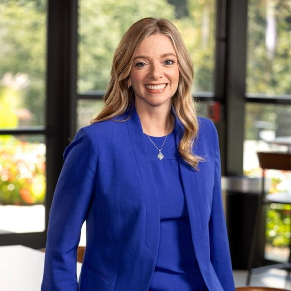 Angie Kolar headshot